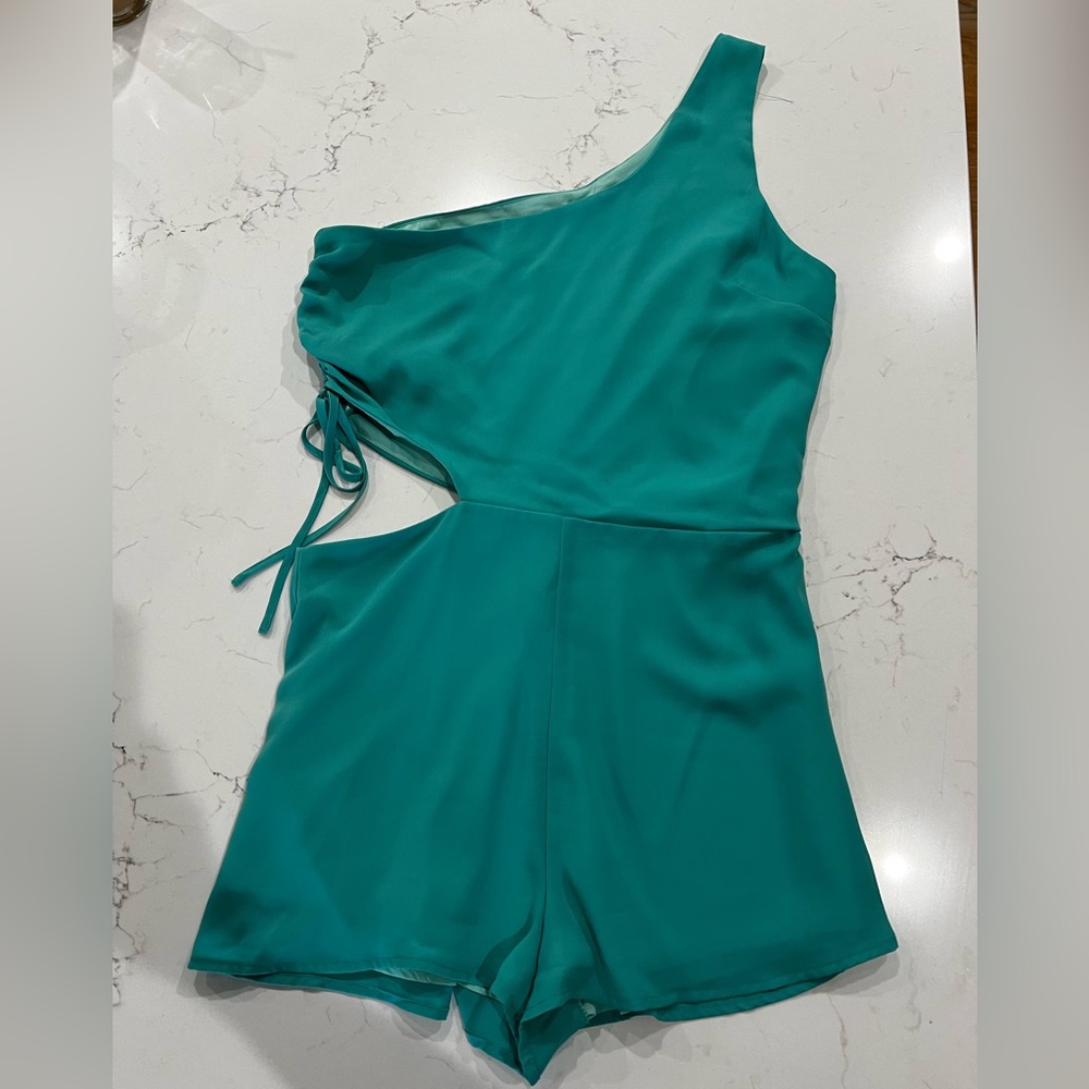 Superdown one shoulder romper